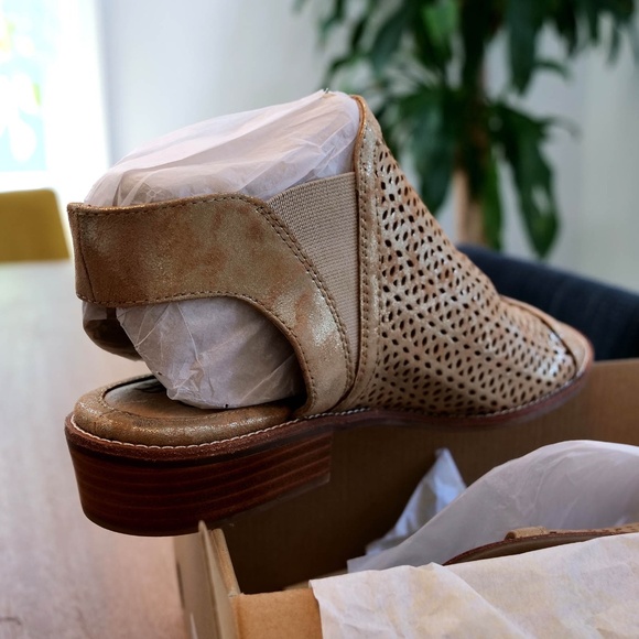 Sofft Nalda Anthracite Sandals, 11 — NWT - Picture 3 of 8